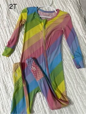 Hanna Andersson Rainbow Stripe Zip One-Piece Pajamas - Multicolor (2T)